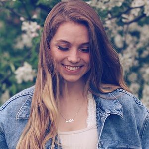 Meet your Posher, Christine